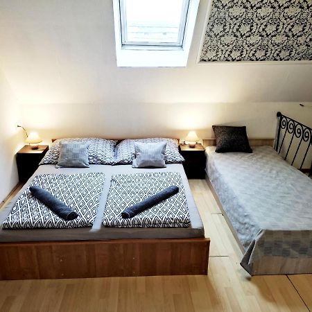 Monami Art Apartman Vác Exteriör bild