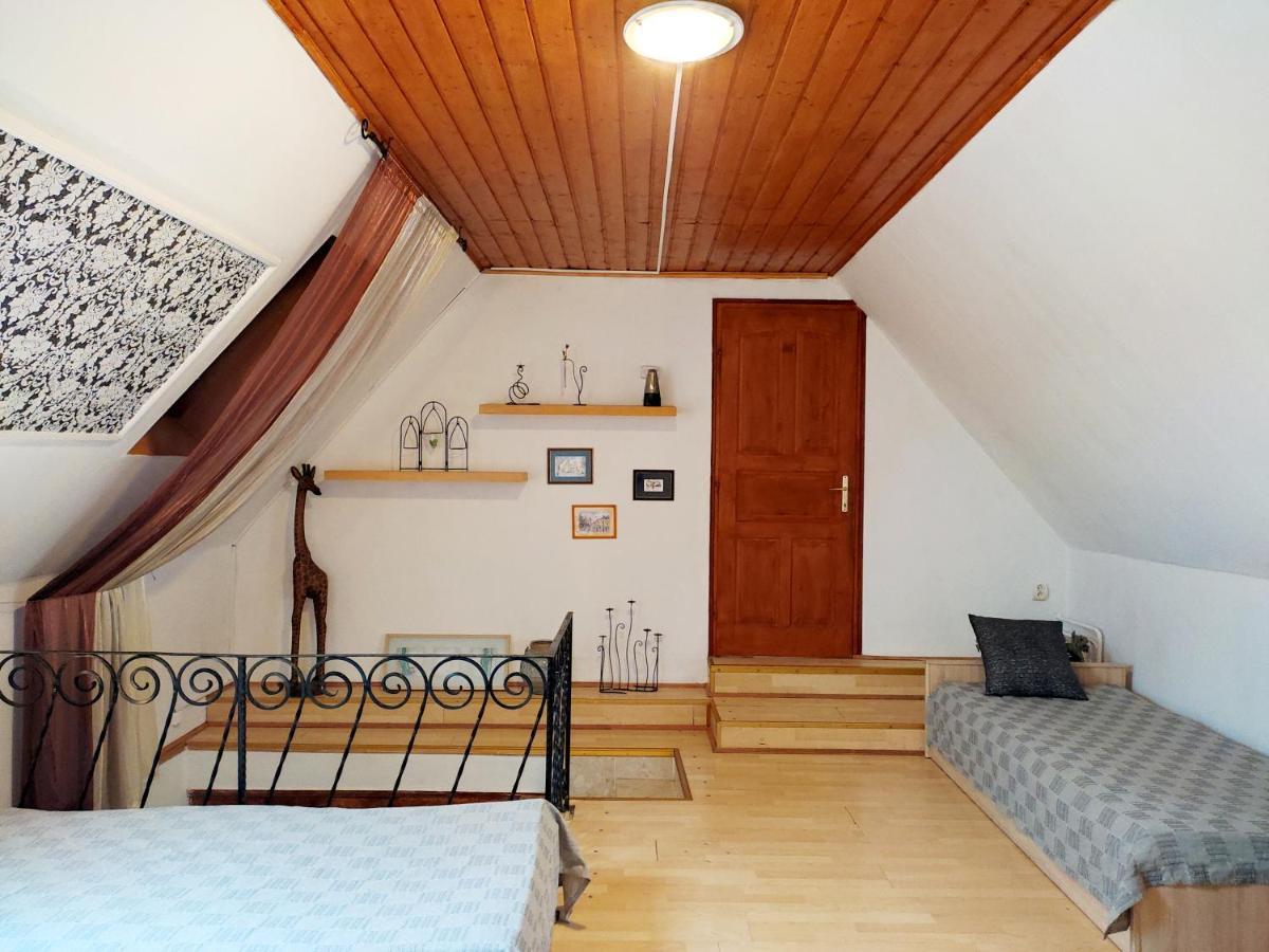 Monami Art Apartman Vác Exteriör bild